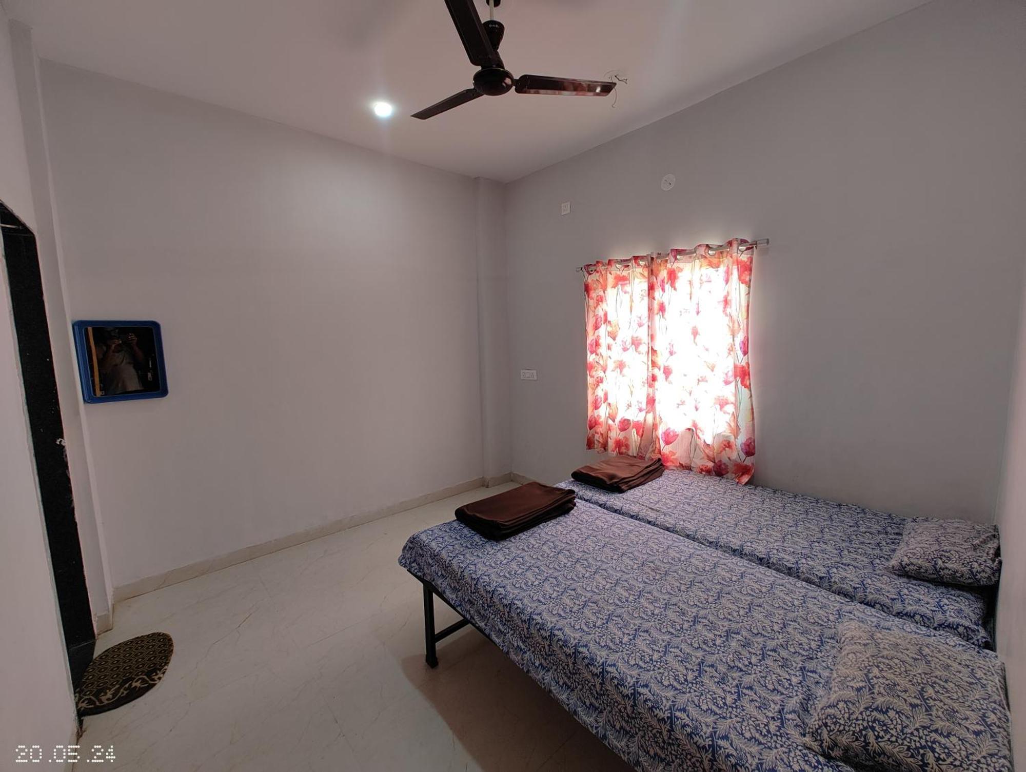Aadishkti Bhakt Nivas 호텔 Tuljapur 외부 사진